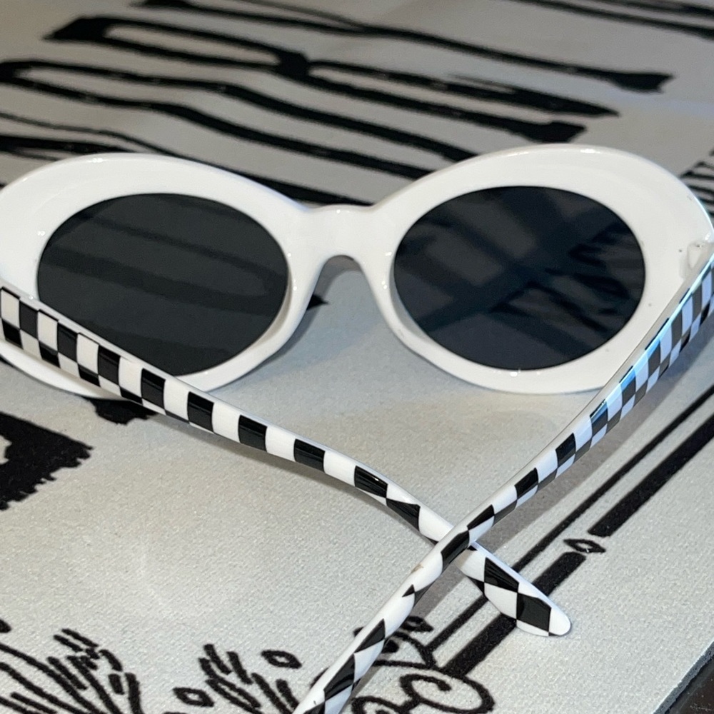 Round Frame Checkerboard Sunglasses - Picture 13 of 15
